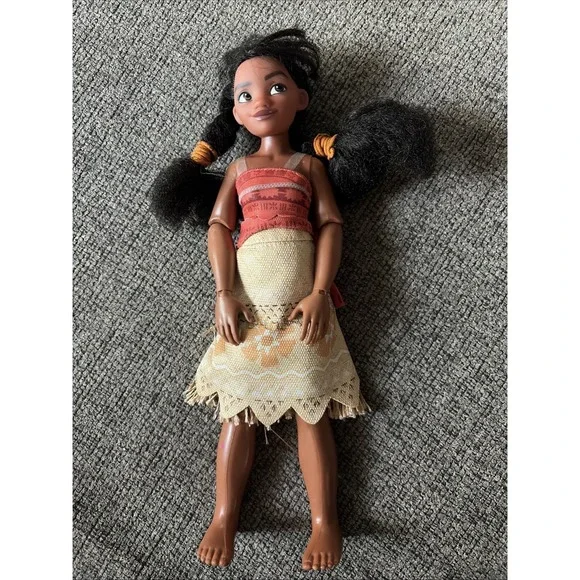 Disney store Princess Moana classic toy doll figure 11" Articulated - Picture 1 of 3